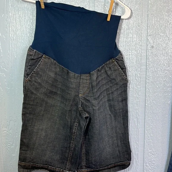 5 for $10 💜 Maternity pants and shorts bundle - Picture 5 of 10